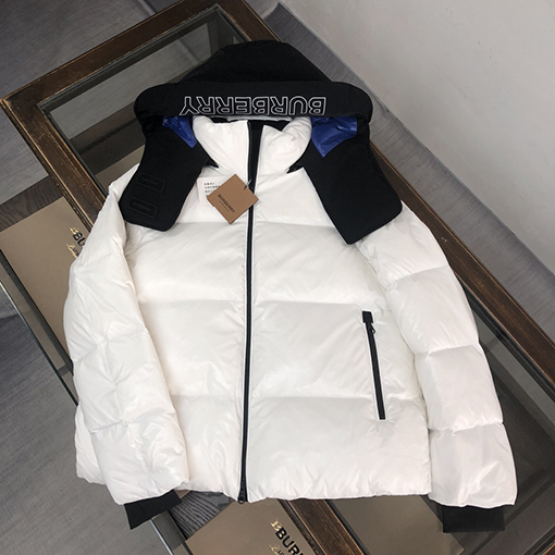 バーバリー ダウンジャケット スーパーコピー BURBERRY ロゴ入りフードつきダウンジャケット スタイリッシュでカッコいい