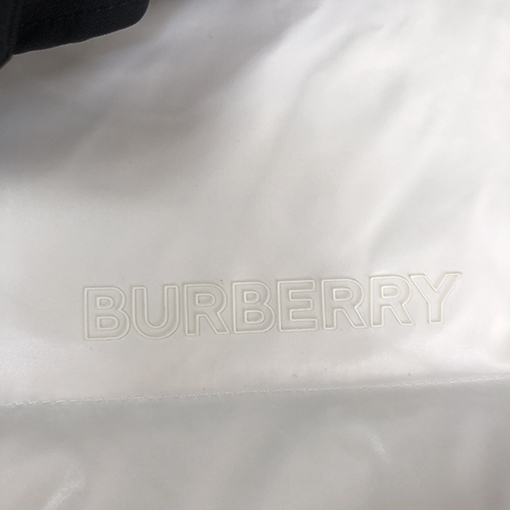 バーバリー ダウンジャケット スーパーコピー BURBERRY ロゴ入りフードつきダウンジャケット スタイリッシュでカッコいい