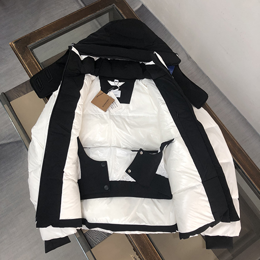 バーバリー ダウンジャケット スーパーコピー BURBERRY ロゴ入りフードつきダウンジャケット スタイリッシュでカッコいい