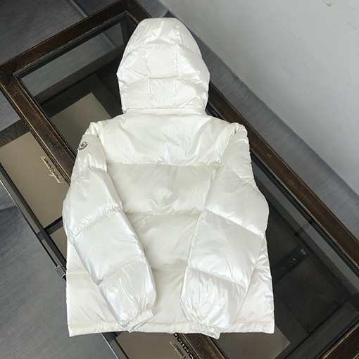 モンクレール ダウンジャケットアウター スーパーコピー MONCLER Gaouシリーズの高品質な羽毛ジャケット 豪華で保温性も一流