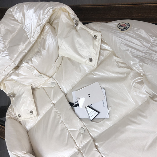 モンクレール ダウンジャケットアウター スーパーコピー MONCLER Gaouシリーズの高品質な羽毛ジャケット 豪華で保温性も一流
