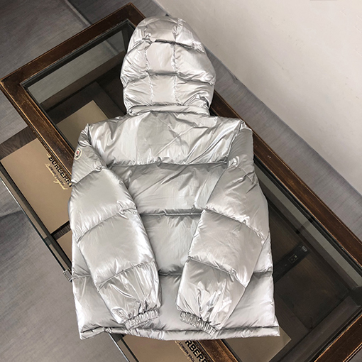 モンクレール ダウンジャケットアウター スーパーコピー MONCLER Gaouシリーズの高品質な羽毛ジャケット 豪華で保温性も一流