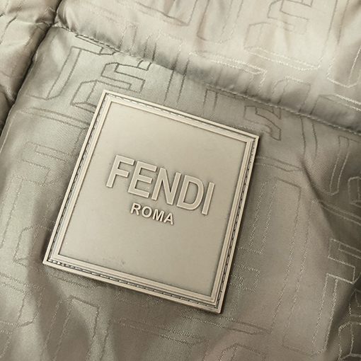 フェンディアウター スーパーコピー   FENDIフルプリントの双Fロゴデザイン スタイリッシュで軽やかな暖かさ