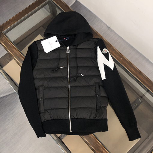 モンクレール  ダウンジャケット スーパーコピー MONCLER  ダウンジャケット とニットの組み合わせ ファッショナブルなフーディーコート