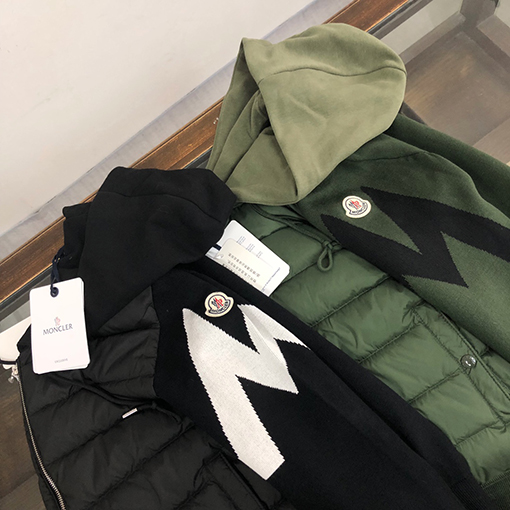 モンクレール  ダウンジャケット スーパーコピー MONCLER  ダウンジャケット とニットの組み合わせ ファッショナブルなフーディーコート