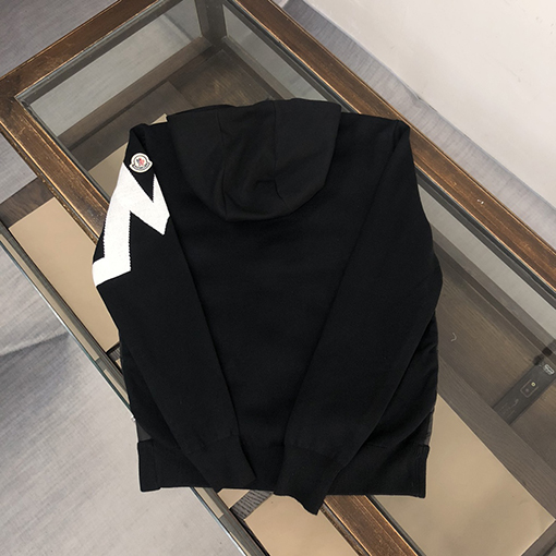 モンクレール  ダウンジャケット スーパーコピー MONCLER  ダウンジャケット とニットの組み合わせ ファッショナブルなフーディーコート