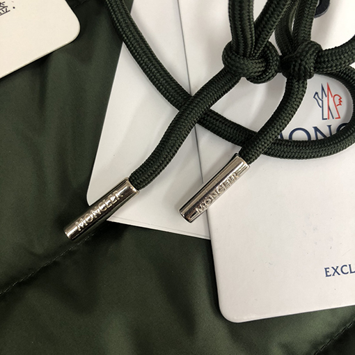 モンクレール  ダウンジャケット スーパーコピー MONCLER  ダウンジャケット とニットの組み合わせ ファッショナブルなフーディーコート