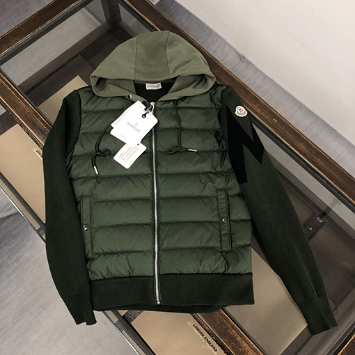 モンクレール  ダウンジャケット スーパーコピー MONCLER  ダウンジャケット とニットの組み合わせ ファッショナブルなフーディーコート