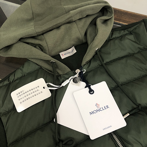 モンクレール  ダウンジャケット スーパーコピー MONCLER  ダウンジャケット とニットの組み合わせ ファッショナブルなフーディーコート