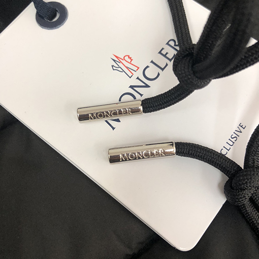 モンクレール  ダウンジャケット スーパーコピー MONCLER  ダウンジャケット とニットの組み合わせ ファッショナブルなフーディーコート