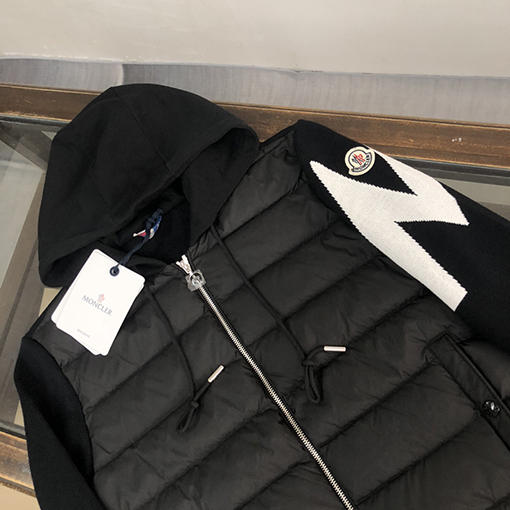 モンクレール  ダウンジャケット スーパーコピー MONCLER  ダウンジャケット とニットの組み合わせ ファッショナブルなフーディーコート