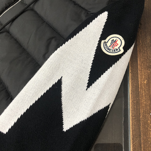 モンクレール  ダウンジャケット スーパーコピー MONCLER  ダウンジャケット とニットの組み合わせ ファッショナブルなフーディーコート