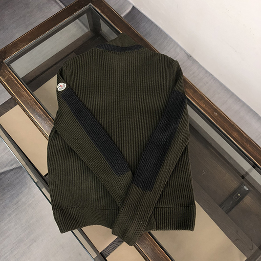 モンクレール ダウンジャケットMONCLER ダブルジップポケット付きジャケットダウン 暖かさとスタイルの絶妙な組み合わせ