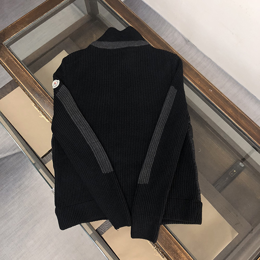 モンクレール ダウンジャケットMONCLER ダブルジップポケット付きジャケットダウン 暖かさとスタイルの絶妙な組み合わせ