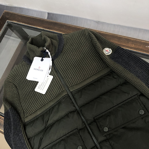 モンクレール ダウンジャケットMONCLER ダブルジップポケット付きジャケットダウン 暖かさとスタイルの絶妙な組み合わせ