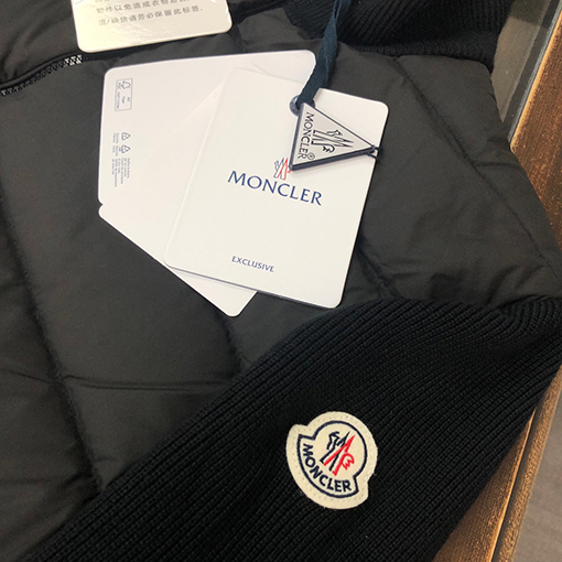 モンクレール ダウンジャケットMONCLER ニットとダウンのコンビネーション - 豪華で洗練されたアウターウェア