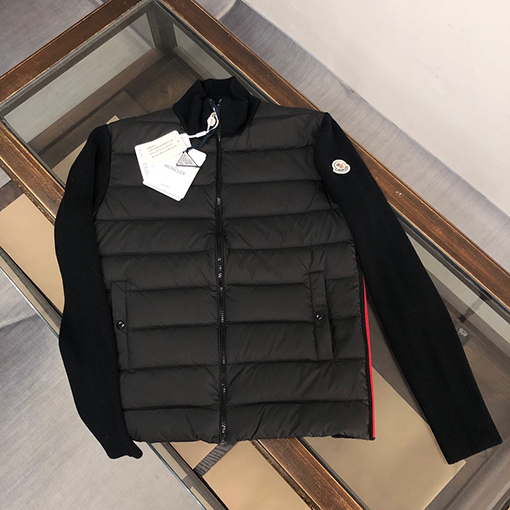 モンクレール ダウンジャケットMONCLER ニットとダウンのコンビネーション - 豪華で洗練されたアウターウェア