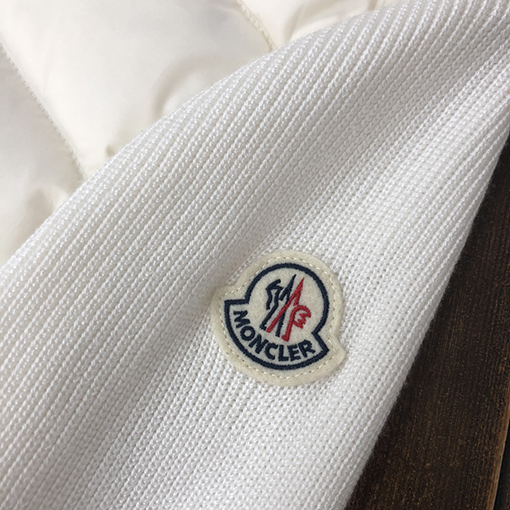 モンクレール ダウンジャケットMONCLER ニットとダウンのコンビネーション - 豪華で洗練されたアウターウェア