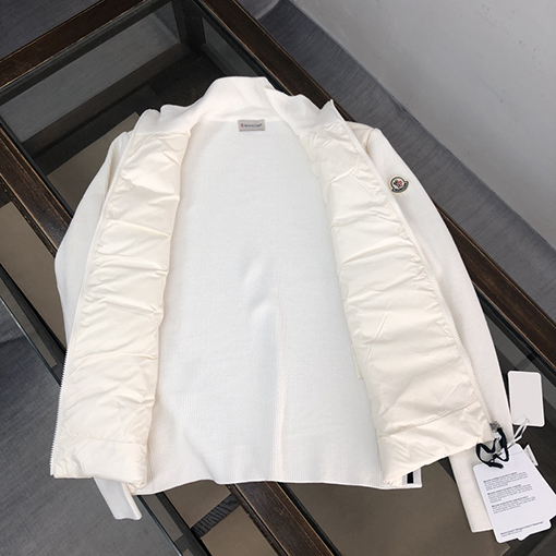モンクレール ダウンジャケットMONCLER ニットとダウンのコンビネーション - 豪華で洗練されたアウターウェア