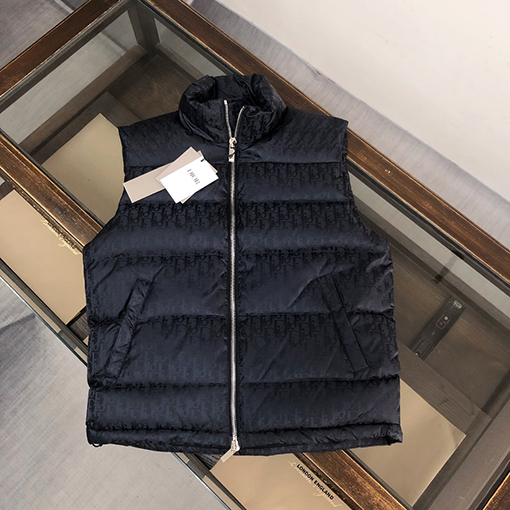 ディオールダウンベスト スーパーコピー  DIORフルプリントのダウンベスト 香港正規店での購入と1:1の精密な再現
