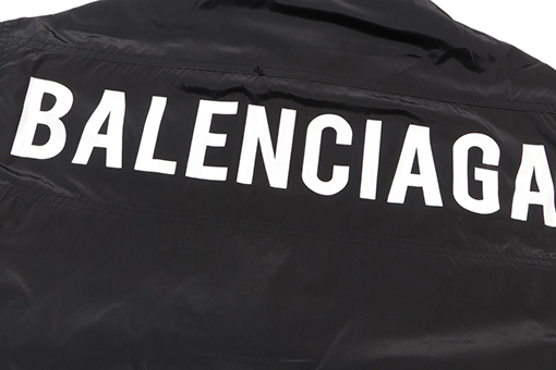 バレンシアガ ジャケット アウター BALENCIAGA  ロゴプリント入りウィンドブレーカー、ゆったりとしたデザイン