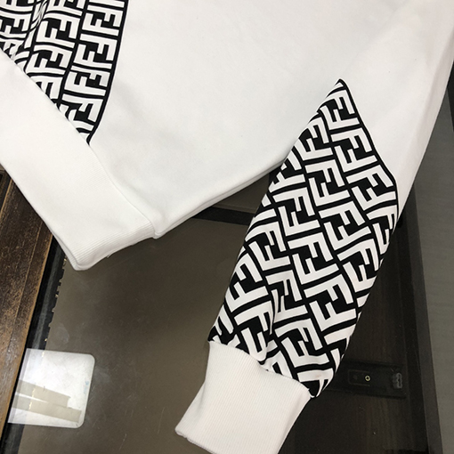 フェンディ スウェットTシャツ FENDI 秋冬用長袖ラウンドネックスウェット