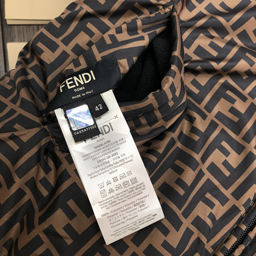 フェンディ ダウンベストスーパーコピー  Fendiのクラシックカラーとデザイン  両面ダウン ベスト