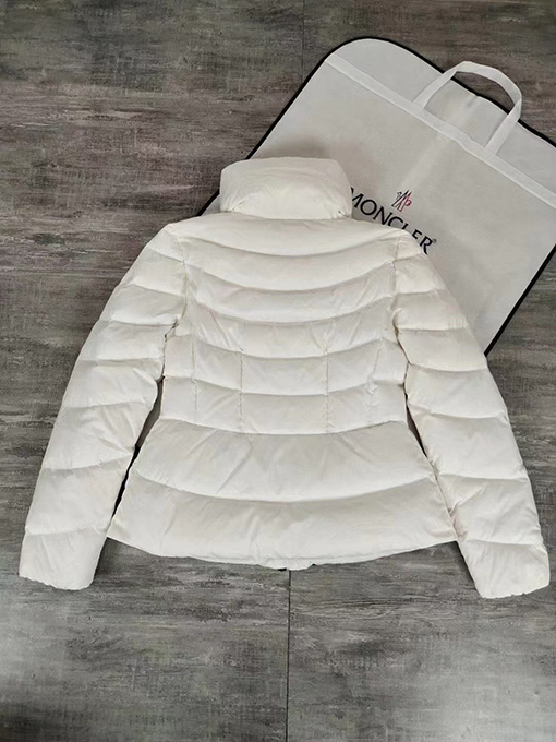 ✦レディース シリーズ✦モンクレール ダウンジャケットMONCLER 軽量ダウンジャケット - ウエストを引き締め、スタイルアップ