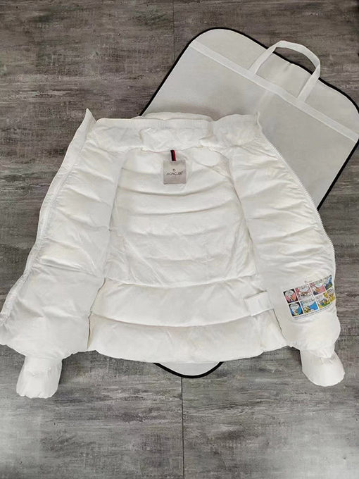 ✦レディース シリーズ✦モンクレール ダウンジャケットMONCLER 軽量ダウンジャケット - ウエストを引き締め、スタイルアップ