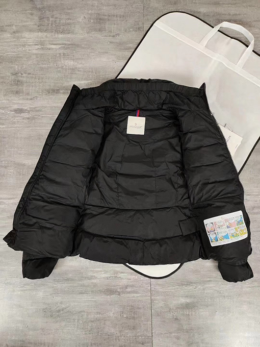 ✦レディース シリーズ✦モンクレール ダウンジャケットMONCLER  軽量ダウンジャケット - ウエストを引き締め、スタイルアップ