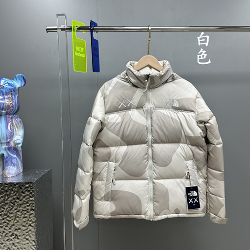 ノースフェイス X KAWSコラボレーション1996Nuptse ダウンジャケット