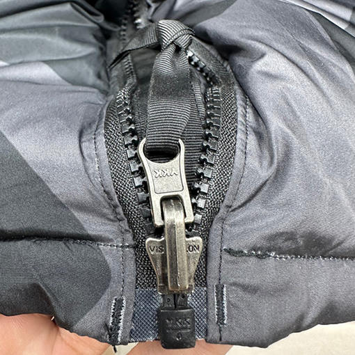 ノースフェイス X KAWSコラボレーション1996Nuptse ダウンジャケット