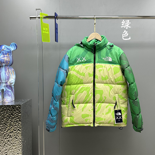 ノースフェイス X KAWSコラボレーション1996Nuptse ダウンジャケット
