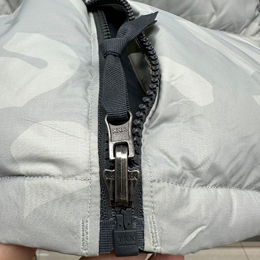ノースフェイス X KAWSコラボレーション1996Nuptse ダウンジャケット