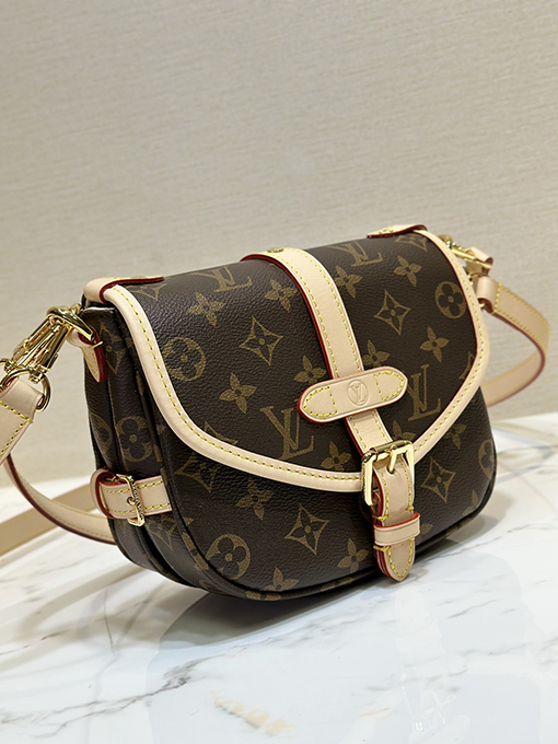 ヴィトン ショルダー バック スーパーコピー Louis Vuitton モノグラムキャンバスのSaumur BB グローブ - 自然な優雅さを演出 M46740