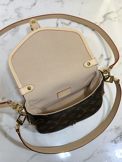 ヴィトン ショルダー バック スーパーコピー Louis Vuitton モノグラムキャンバスのSaumur BB グローブ - 自然な優雅さを演出 M46740