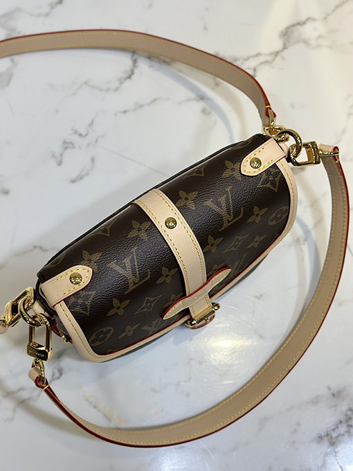 ヴィトン ショルダー バック スーパーコピー Louis Vuitton モノグラムキャンバスのSaumur BB グローブ - 自然な優雅さを演出 M46740