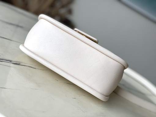 ヴィトン ショルダー バック コピー   Louis Vuittonの伝統  Toron持ち手とS-lockバックル　M22720アイボリーカラー
