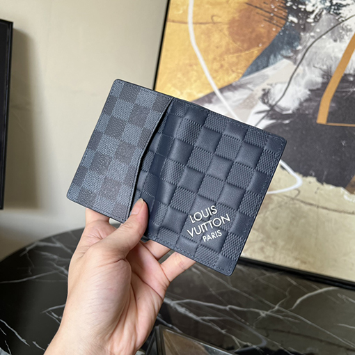ヴィトンカードケース 多機能な小さな財布 - クラシックなタイガ レザーとモダンなエレガンス M60543