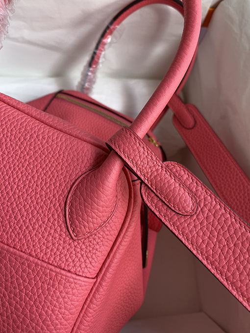 エルメス リンディ26   ユニークでスタイリッシュなLindy 26 cm リップピンクの高級バッグ