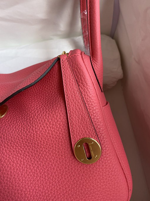 エルメス リンディ26   ユニークでスタイリッシュなLindy 26 cm リップピンクの高級バッグ