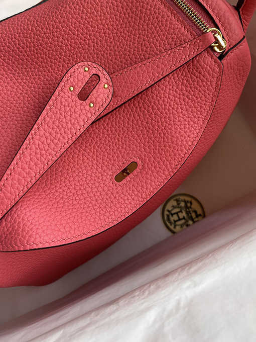 エルメス リンディ26   ユニークでスタイリッシュなLindy 26 cm リップピンクの高級バッグ