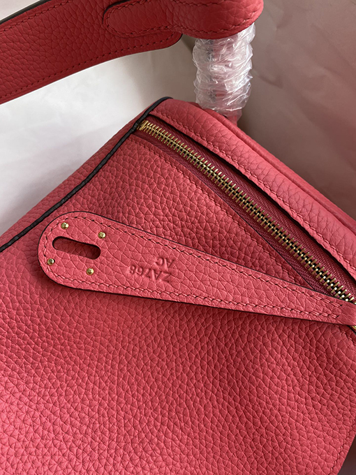 エルメス リンディ26   ユニークでスタイリッシュなLindy 26 cm リップピンクの高級バッグ