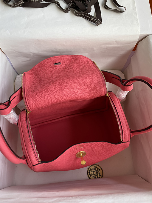 エルメス リンディ26   ユニークでスタイリッシュなLindy 26 cm リップピンクの高級バッグ
