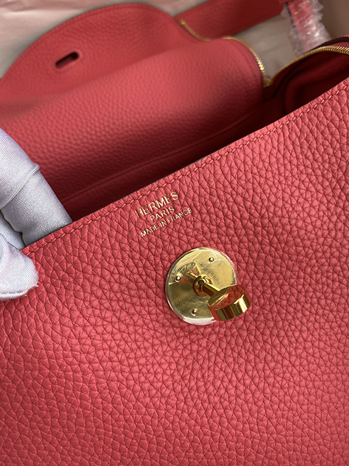 エルメス リンディ26   ユニークでスタイリッシュなLindy 26 cm リップピンクの高級バッグ