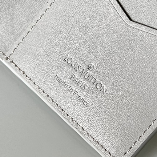 ルイヴィトン カードケース Taurillon 牛革のモノグラム デザイン M82557