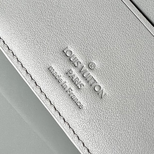 ヴィトン 財布  シンプルで爽やかなデザインのMultiple財布 M82562