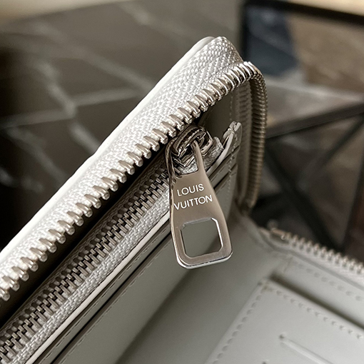 ヴィトン 財布 Zippy Vertical ウォレット - Taurillon 革とモノグラムデザイン