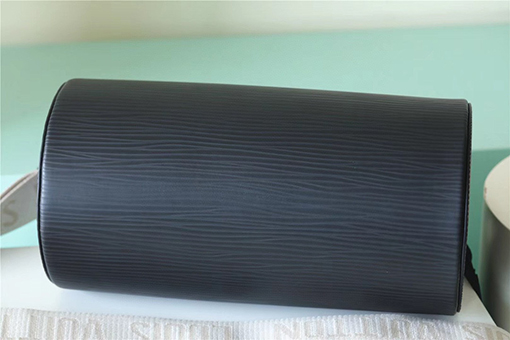 ルイヴィトンバッグ 筒型 SOFT POLOCHON 黒色のウォーターリップルレザー