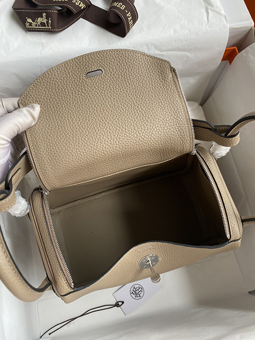 エルメス リンディ26  輸入TCレザーを使用したリンディ26 cmバッグ